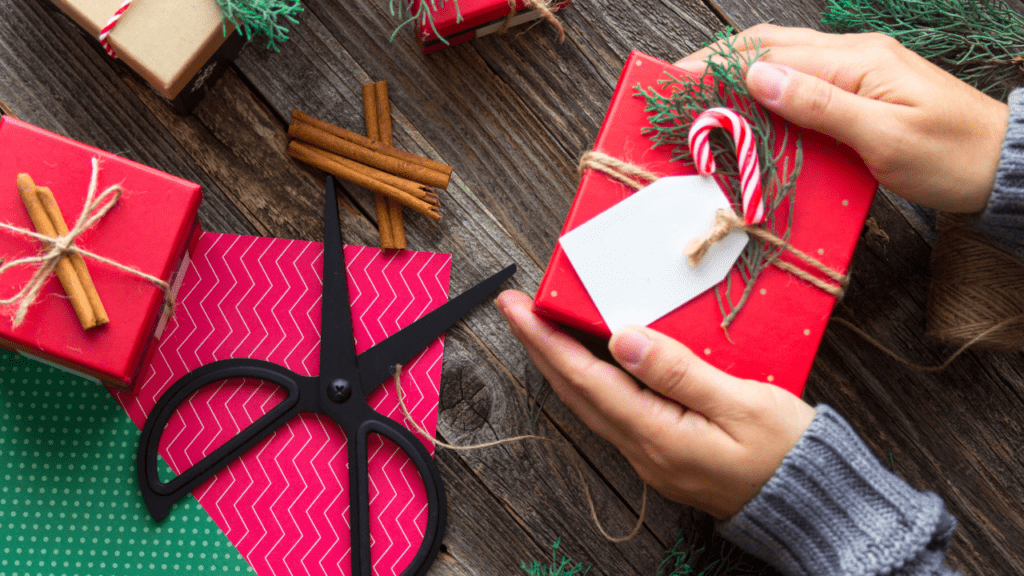 hands prepare easy diy christmas gifts