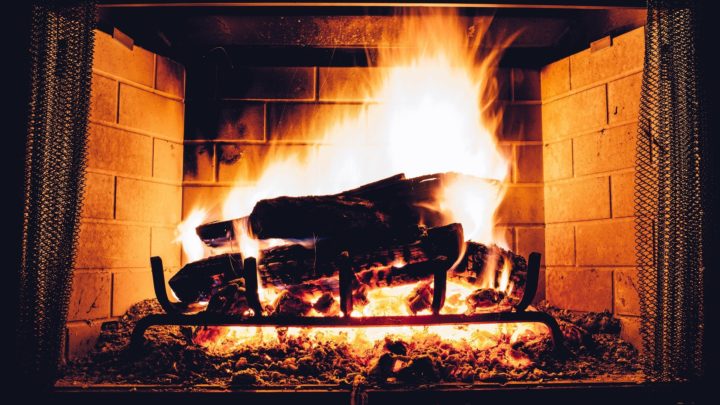 25 Ways To Stay Warm In Winter And Reduce Heating Costs
