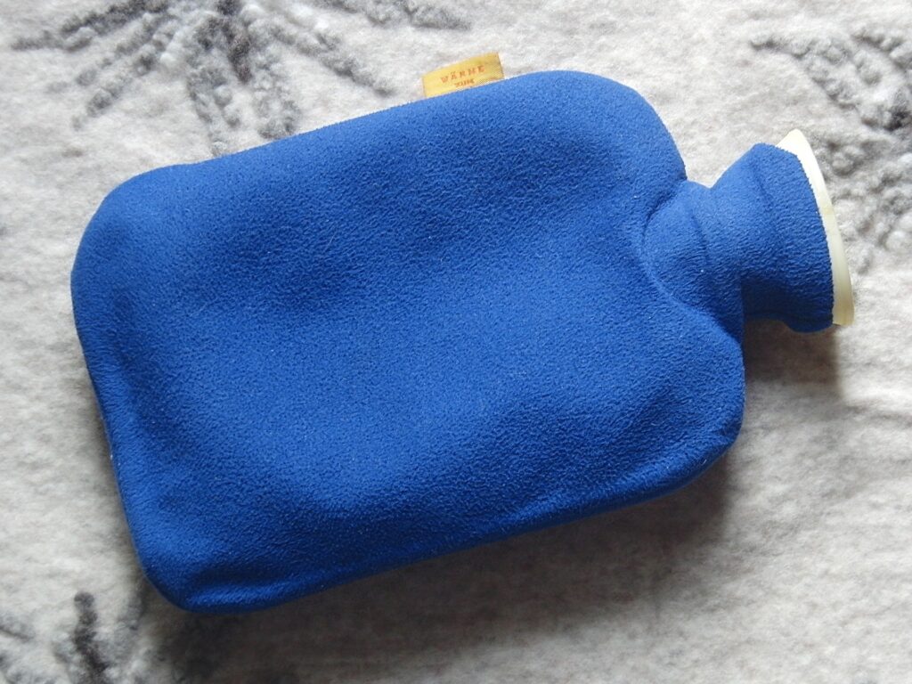 hot water bottle 2076310 1920 for