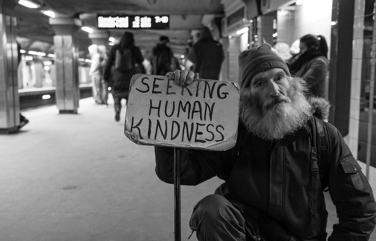 Mají lidé bezdomovci výhody?