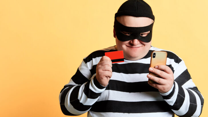 criminal uses phone for ebt scam