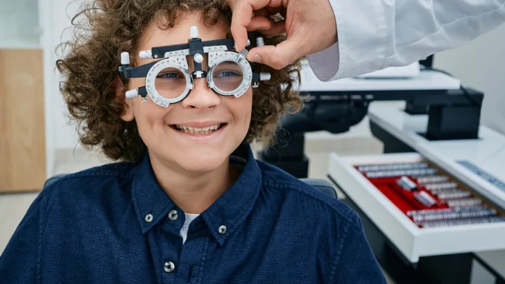 child gets free eye exam and glasses from Vision to Learn