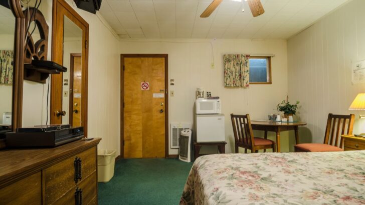 hotel vouchers for homeless people can help them stay in rooms like this